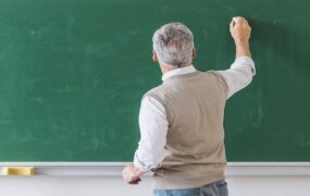 بازنشستگی معلمان در طول سال ممنوع