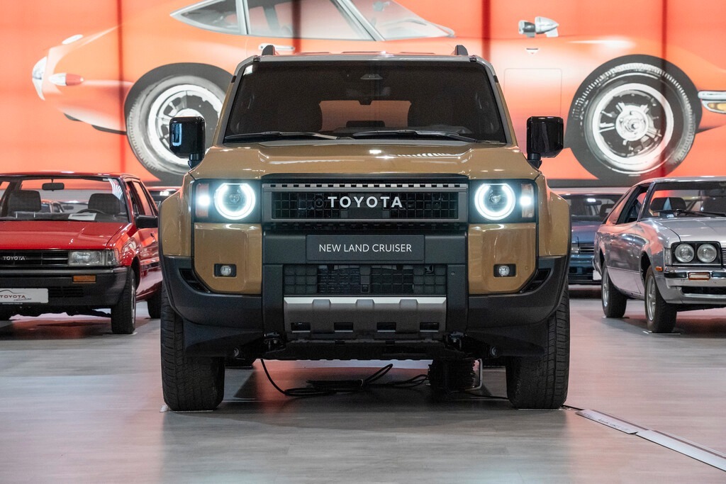 تویوتا لندکروز