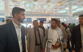 یمنی‌هایی که با خنجر به نمایشگاه کتاب آمدند/ غرفه فال به نام شهید آبشناسان