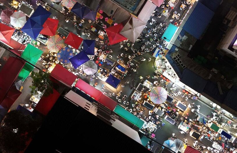 یک بازار شبانه در شهر نانینگ چین