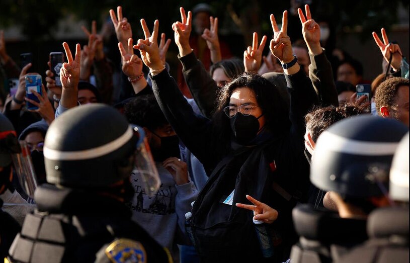 حمله پلیس آمریکا به اردوگاه چادری دانشجویان