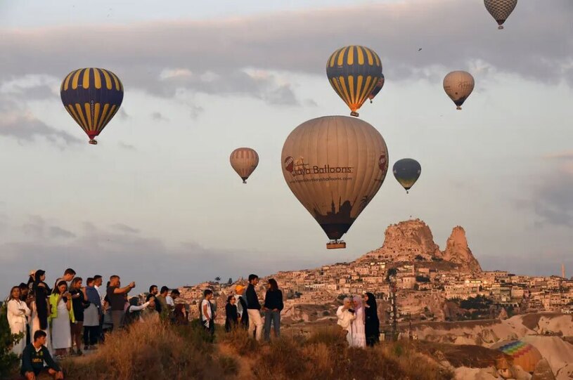 پرواز بالن ها بر فراز منطقه "کاپادوکیا"