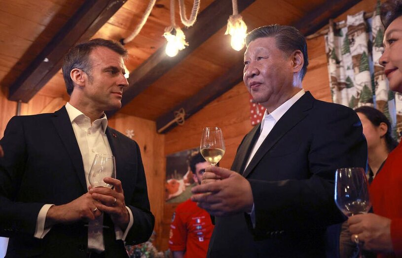 رییس جمهوری چین و همسرش در جریان سفر رسمی به فرانسه