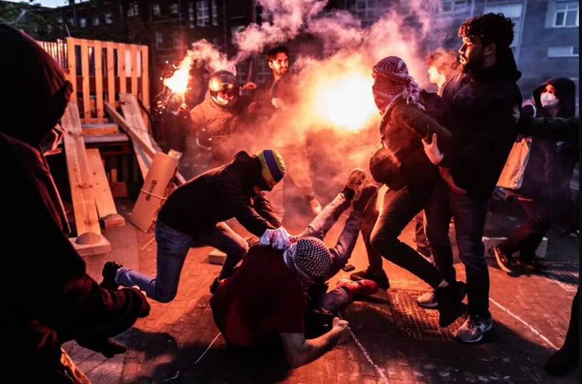 گروه های فشار حامی اسرائیل در حال کتک زدن دانشجویان