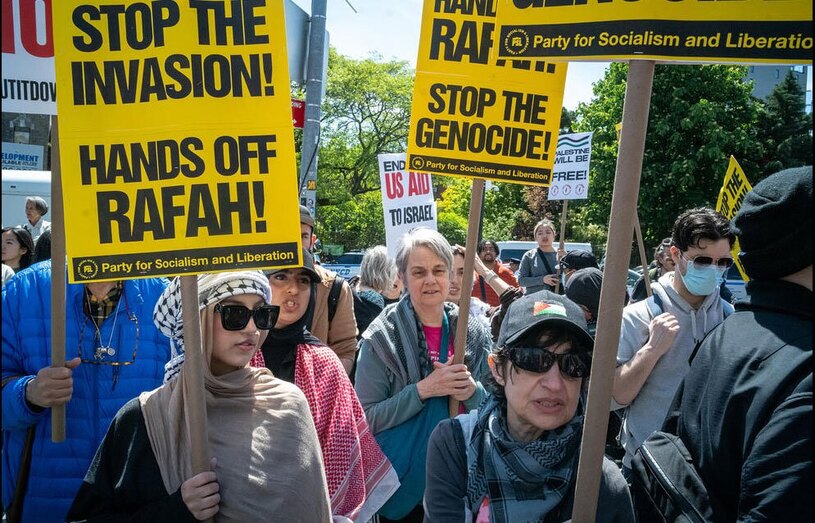 دیدنی های امروز؛ از شفق قطبی تا مسابقات یورو ویژن تظاهرات ضداسرائیلی در بروکلین