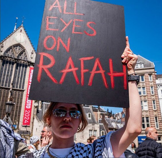 دیدنی های امروز؛ از شفق قطبی تا مسابقات یورو ویژن تظاهرات ضداسرائیلی در آمستردام