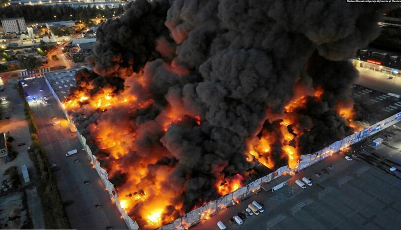 آتش سوزی یک مرکز تجاری در شهر ورشو