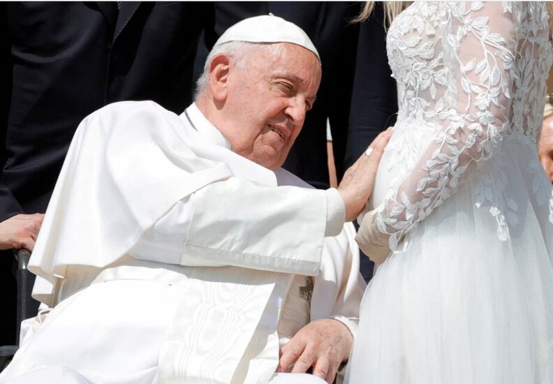 دیدنی های امروز؛ از دعای پاپ فرانسیس تا سفر پوتین به چین دعای پاپ فرانسیس برای یک زن باردار