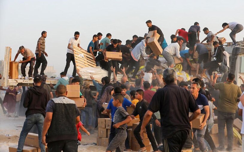 توزیع اقلام غذایی و دارویی بین مردم غزه