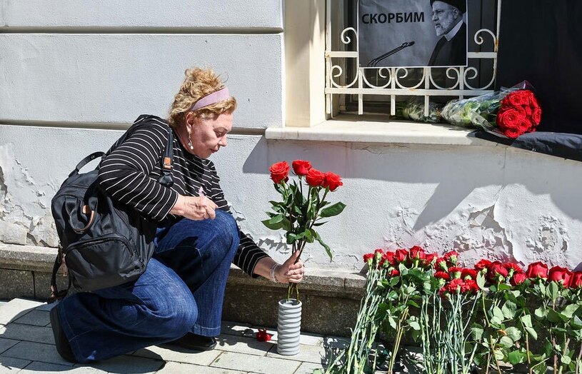 دیدنی های امروز؛ سوگواری برای رئیسی از کشمیر تا ایران جمعی از مردم روسیه برای همدردی در سوگ رئیس جمهوری ایران