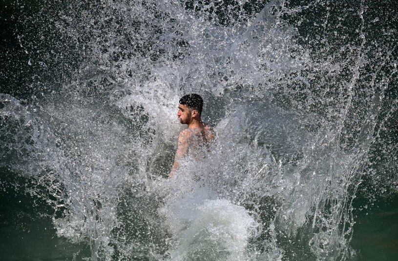 دیدنی های امروز؛ از میزبانی پاپ برای روز جهانی کودک تا هو شدن ترامپ پارک آبی شهر لاهور پاکستان