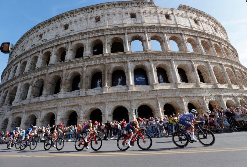 دیدنی های امروز؛ از میزبانی پاپ برای روز جهانی کودک تا هو شدن ترامپ مرحله نهایی مسابقات دوچرخه سواری تور ایتالیا