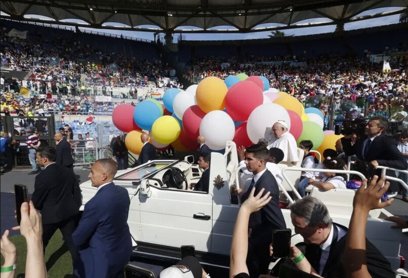 دیدنی های امروز؛ از میزبانی پاپ برای روز جهانی کودک تا هو شدن ترامپ پاپ فرانسیس در مراسم افتتاحیه روز جهانی کودک