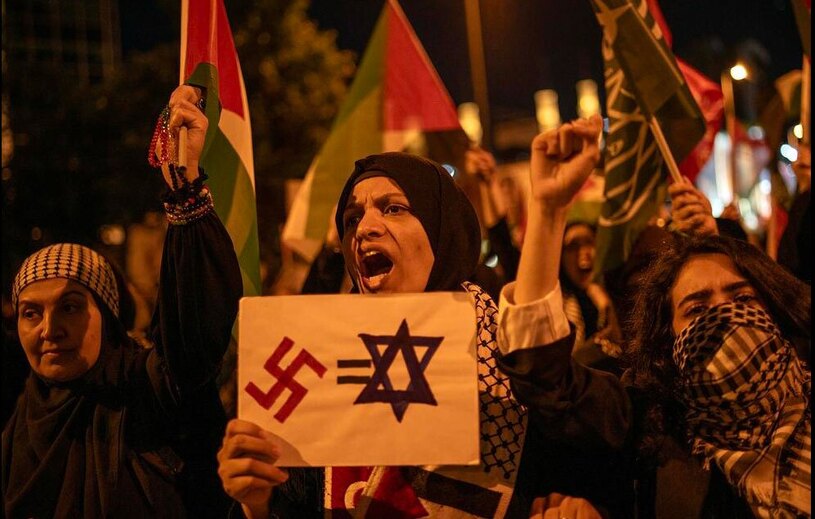 تظاهرات شبانه در مقابل کنسولگری اسرائیل در شهر استانبول