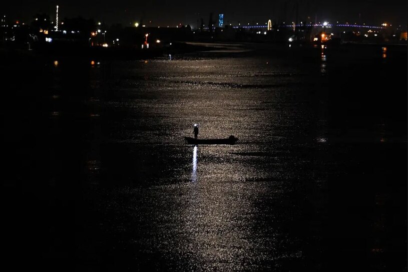 ماهیگیری شبانه در بندر بصره عراق