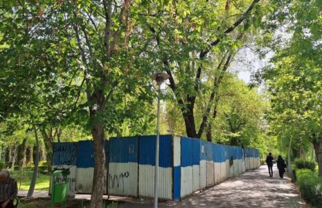 اعتراض به حصارکشی در پارک لاله تهران