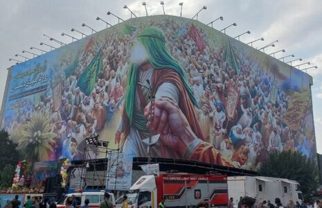 تصاویر شادی متفاوت یک خانم در خیابان پر بازدید شد