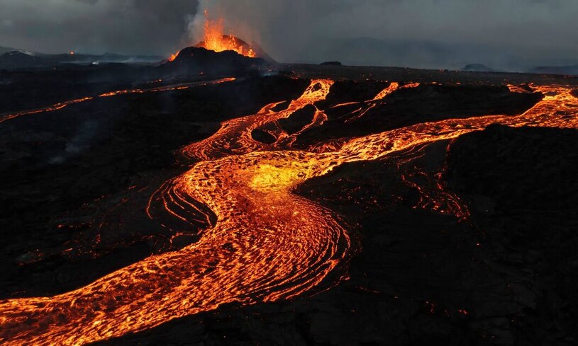 دیدنی های امروز؛ از گرمای بی سابقه در هند تا جارچی سلطنتی لندن گدازه های آتشفشانی در ایسلند