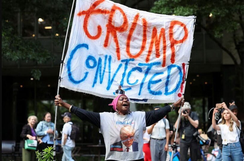 دیدنی های امروز؛ از گرمای بی سابقه در هند تا جارچی سلطنتی لندن تجمع حامیان و مخالفان ترامپ