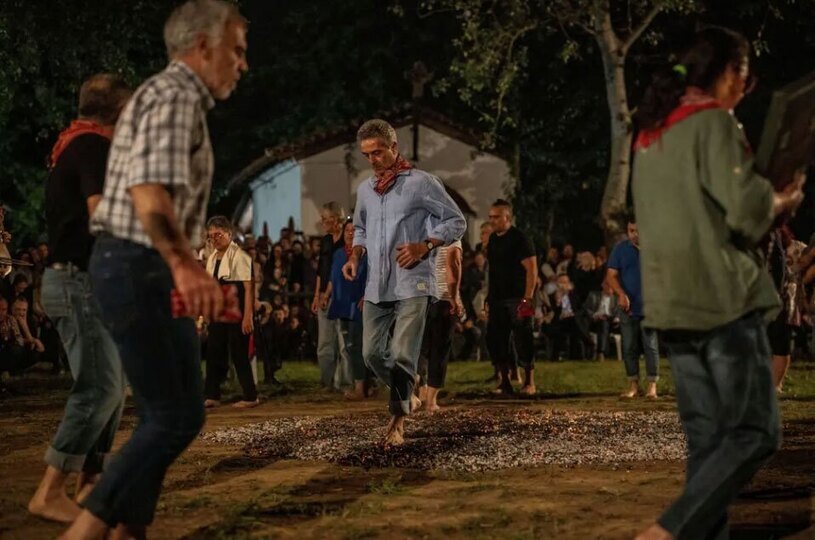 دیدنی های امروز؛ از قهرمانی رئال مادرید تا تظاهرات حامیان فلسطین راه رفتن روی ذغال های سوزان