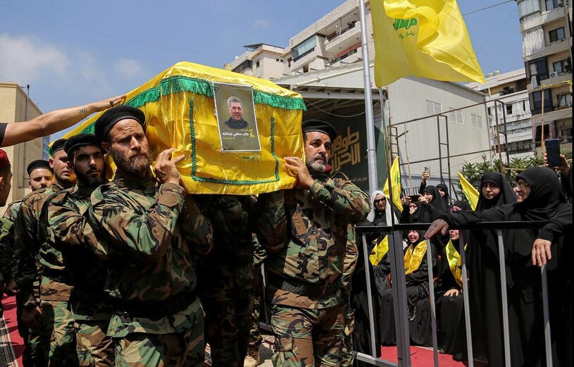 مراسم تشییع پیکر "طالب عبدالله" از فرماندهان میدانی ارشد حزب الله لبنان