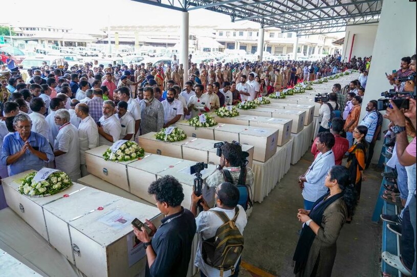 ازدحام قطارهای مسافربری بنگلادش 