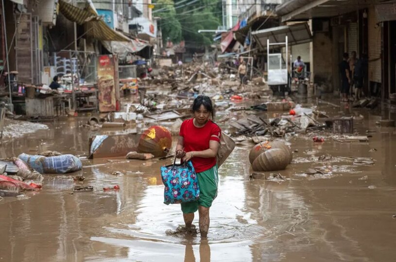 دیدنی های امروز؛ از روز جهانی یوگا تا دیدار با دالایی لاما سیل ویرانگر در روستایی در چین