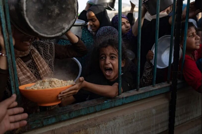 توزیع غذا در میان آوارگان فلسطینی