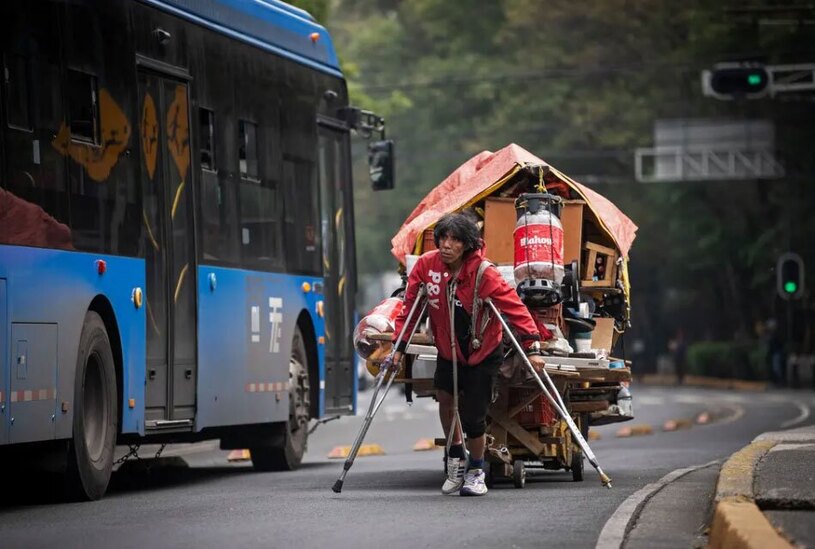یک بی خانمان در شهر مکزیکوسیتی
