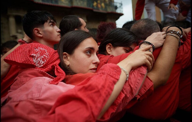 تلاش برای ساخت یک هرم انسانی