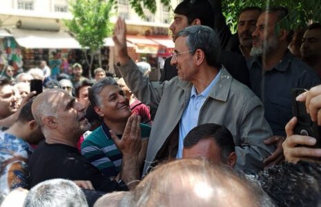 گریه های التماس آمیز یک زن از احمدی نژاد