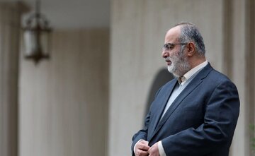 واکنش مشاور روحانی به صحبت های طوفانی ظریف