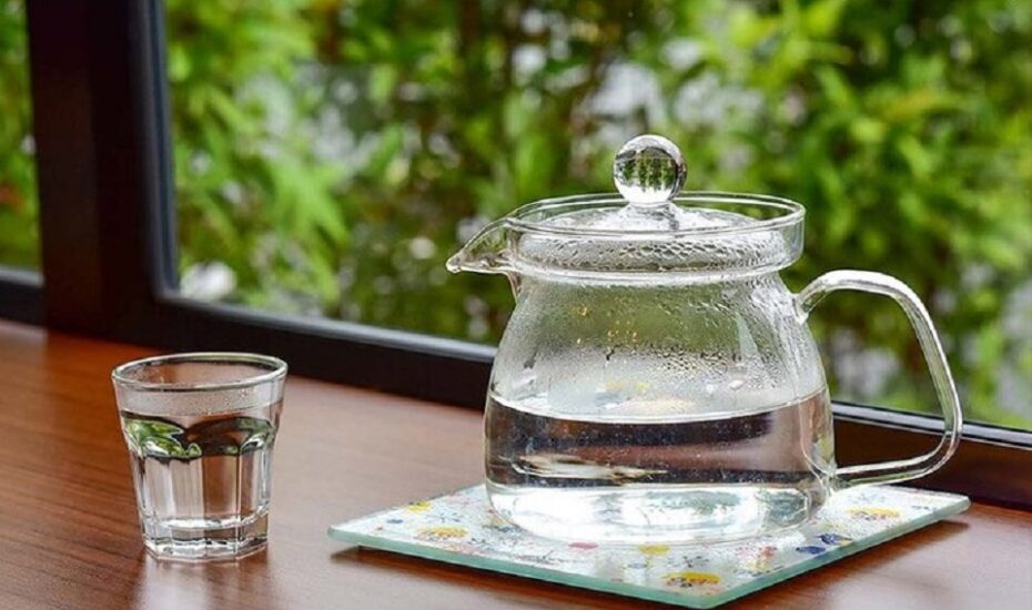 نوشیدن آب گرم