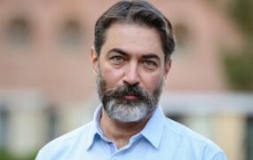 پارسا پیروز فر
