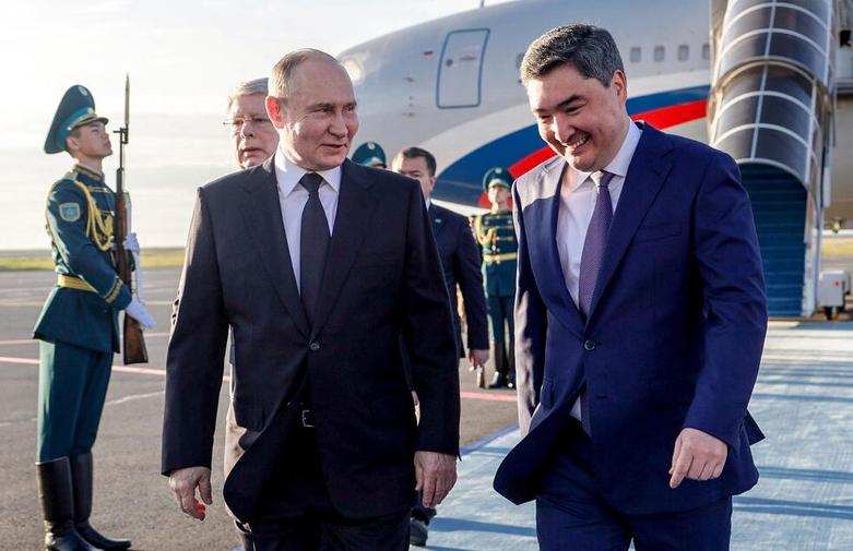 ورود ولادیمیر پوتین رئیس فدراسیون روسیه به فرودگاه شهر آستانه قزاقستان