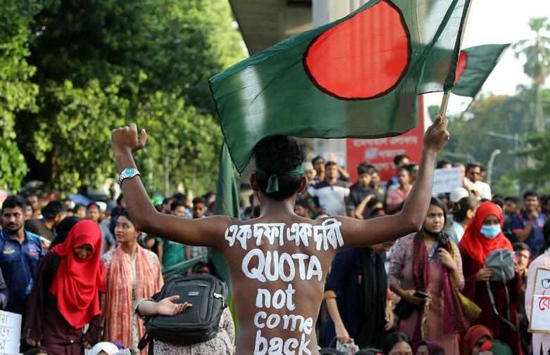 دیدنی های امروز؛ از کارناوال های تابستانه تا مسابقات فوتبال یورو 2024 اعتراضات دانشجویی در شهر داکا