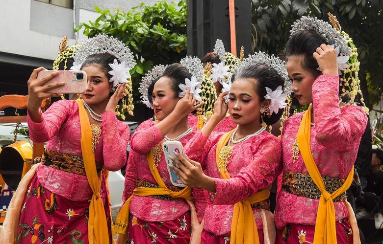 دیدنی های امروز؛ از کارناوال های تابستانه تا مسابقات فوتبال یورو 2024 کارناوال جشنواره آسیایی- آفریقایی 2024