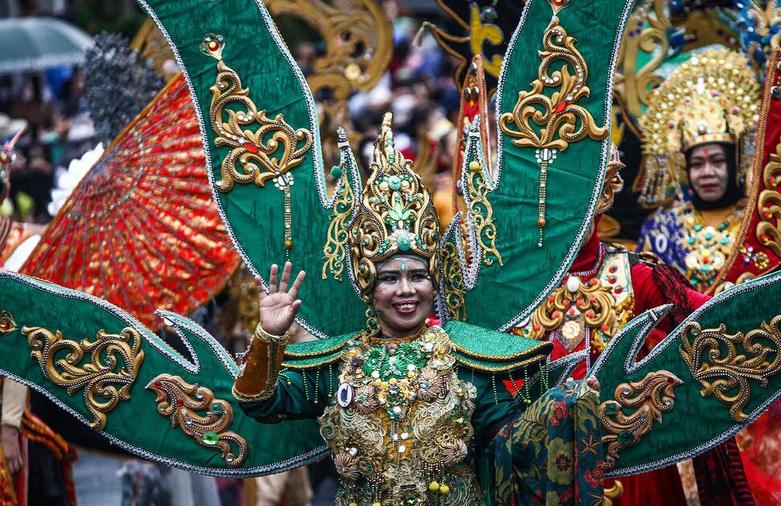 دیدنی های امروز؛ از کارناوال های تابستانه تا مسابقات فوتبال یورو 2024 کارناوال جشنواره آسیایی- آفریقایی 2024