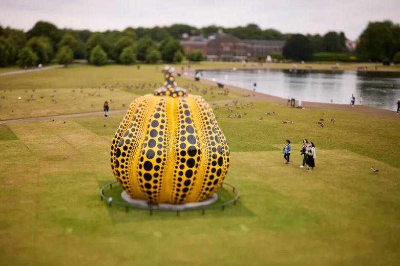 دیدنی های امروز؛ از توفان بریل تا مسابقات یورو 2024 نصب اثر هنری یک هنرمند ژاپنی در پارک