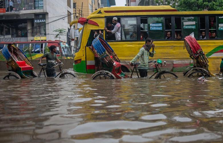 سیل در شهر داکا بنگلادش