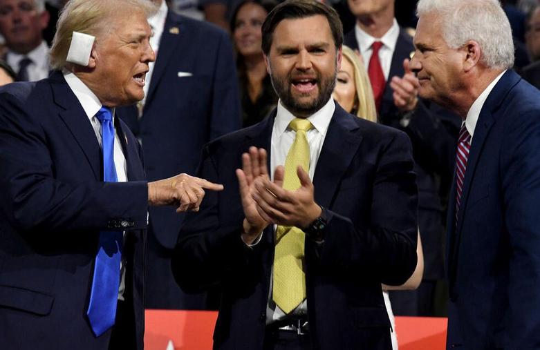 ترامپ و معاونش سناتور " جیمز دونالد ونس" 