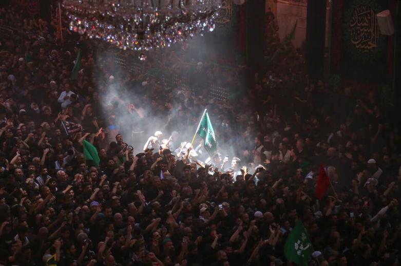 عزاداری عاشورا در حرم امام حسین