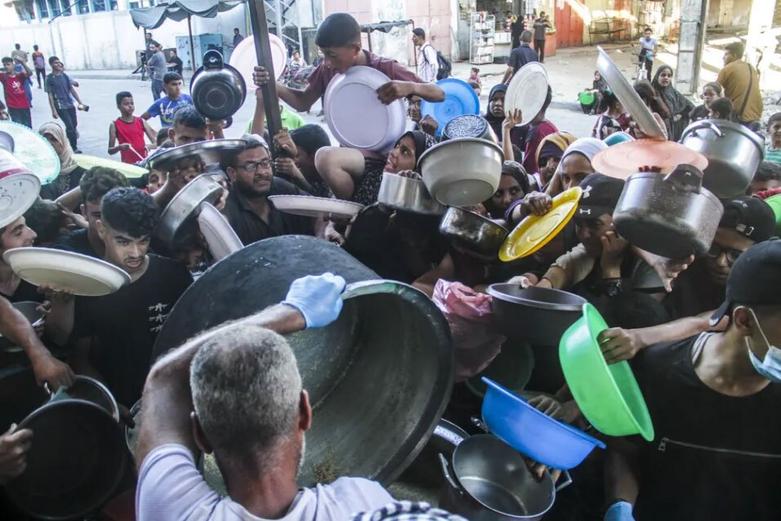 توزیع غذا در منطقه بیت لاحیا غزه