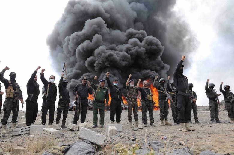 آتش زدن محموله های کشف شده قاچاق مواد مخدر از سوی نیروهای امنیتی انصارالله 