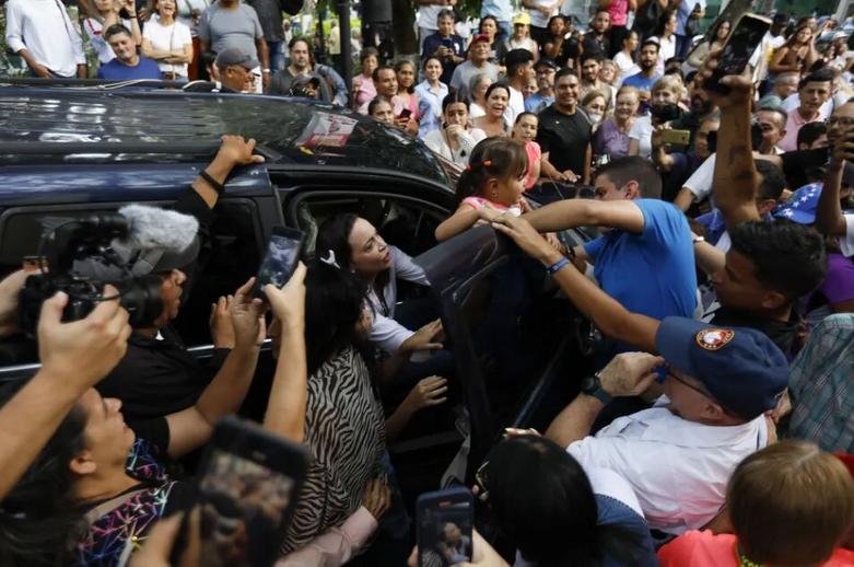 خداحافظی "ماریا کورینا ماچادو" رهبر مخالفان ونزوئلا از هوادارانش