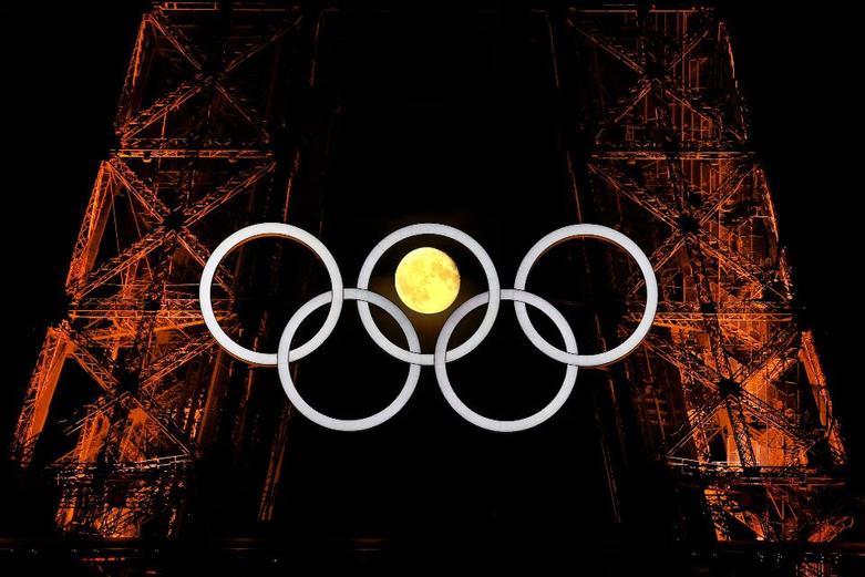 دیدنی های امروز؛ از اوضاع امنیتی پاریس تا آشتی گروه های فلسطینی نمایی از برج ایفل در آستانه آغاز المپیک