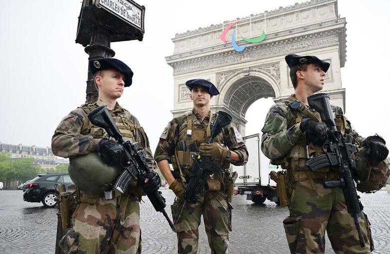 دیدنی های امروز؛ از اوضاع امنیتی پاریس تا آشتی گروه های فلسطینی استقرار واحدهای ارتش فرانسه در شهر پاریس