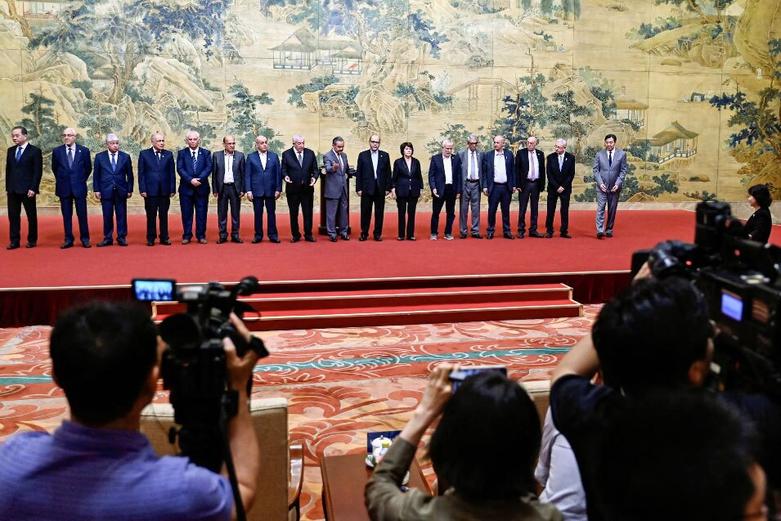 دیدنی های امروز؛ از اوضاع امنیتی پاریس تا آشتی گروه های فلسطینی امضای توافقنامه آشتی بین گروه های مختلف فلسطینی