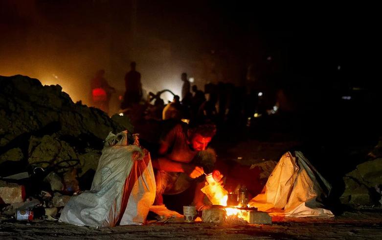 دیدنی های امروز؛ از اوضاع امنیتی پاریس تا آشتی گروه های فلسطینی محل اسکان آوارگان جنگی فلسطینی