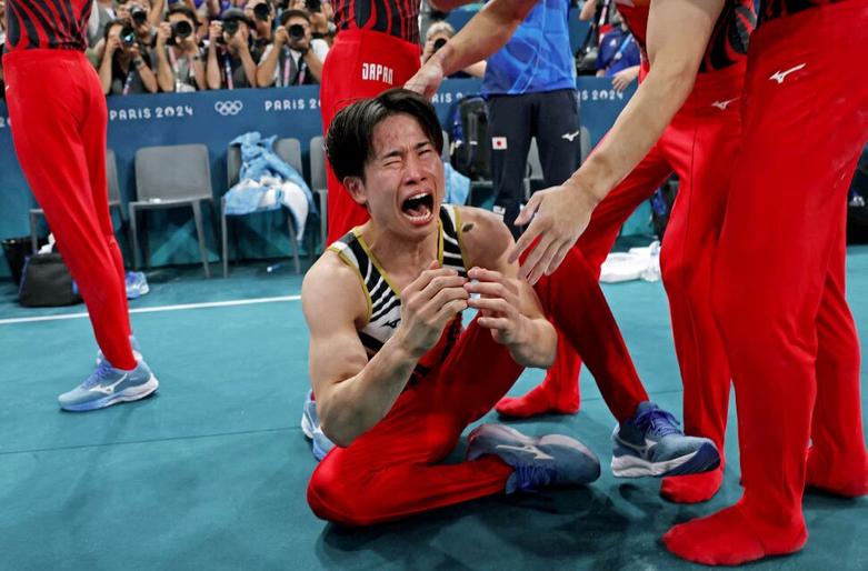 شادمانی ژیمناست کاران ژاپنی از کسب قهرمانی